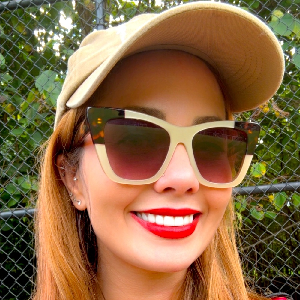 Meet your Posher, Thais